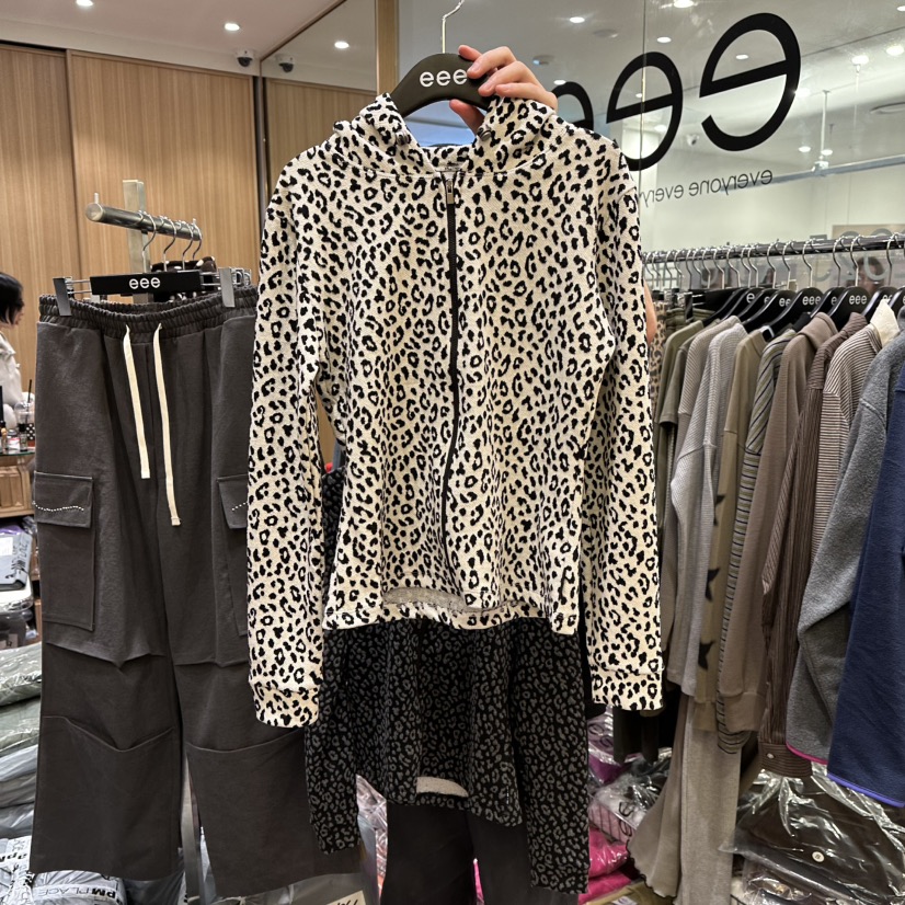 時(shí)尚脈搏 251021-0318 服裝服飾批發(fā)市場趨勢(shì)洞察